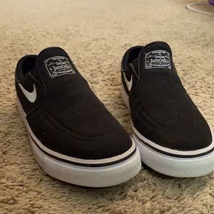 Nike SB Kids Janoski Slip-On Skate Shoes